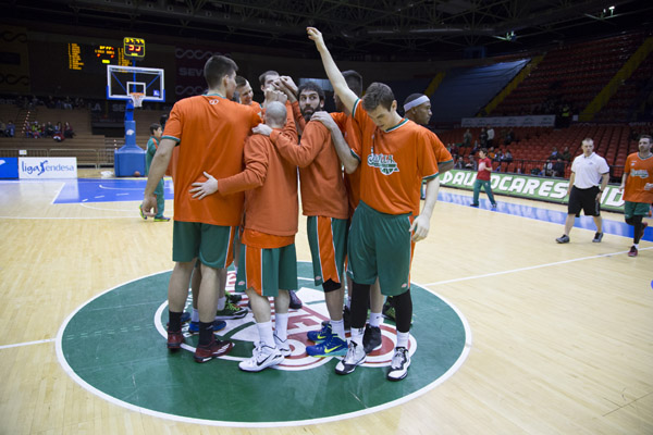 equipo grupo festeja victoria alegria bilbao san pablo